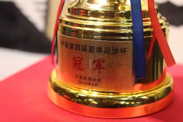 格策：梅西在场上的大部分时间都在散步，但他一拿球就没人能跟上